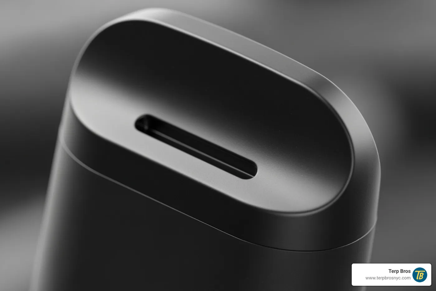 Close-up shot of the mouthpiece of a modern, unbranded disposable vape pen. - green crack disposable pen review